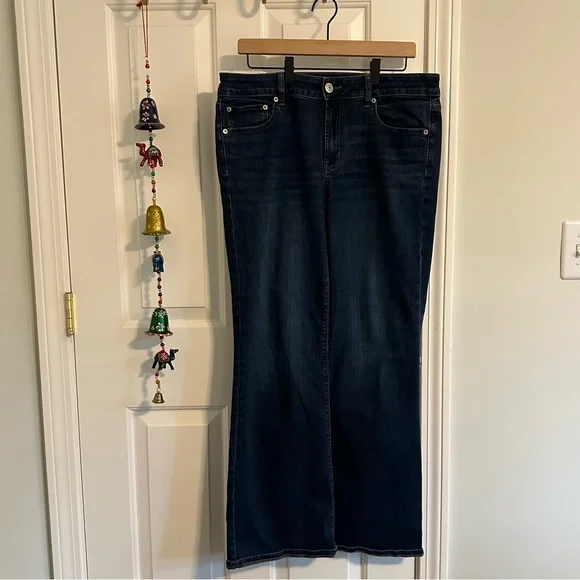 American Eagle Outfitters- Favorite Boyfriend Jeans - Picture 1 of 10